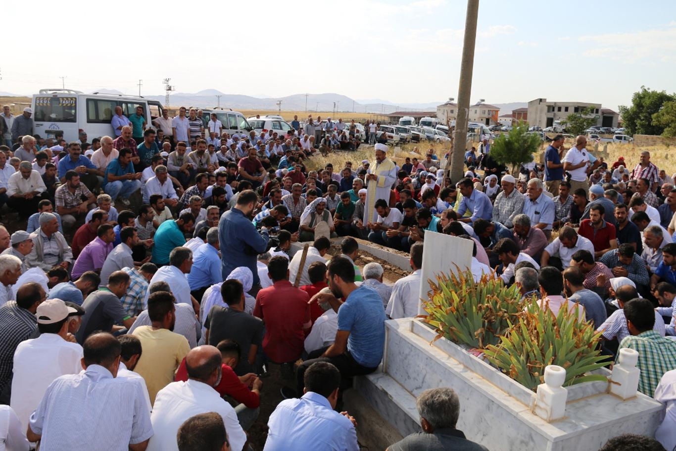Darbecilerin katlettiği Askeri Çoban defnedildi Darbecilerin katlettiği Askeri Çoban defnedildi